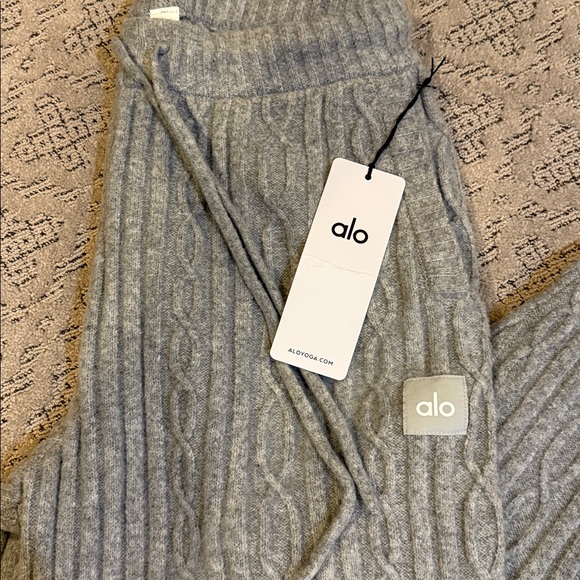 Alo NWT Cable Knit Winter Bliss Pant Grey Large - Picture 2 of 2